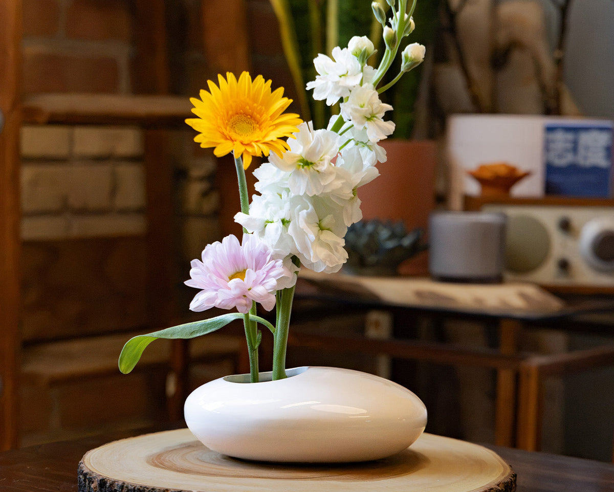 Japanese Flower Arranging — A Guide to Ikebana, Chive Studio