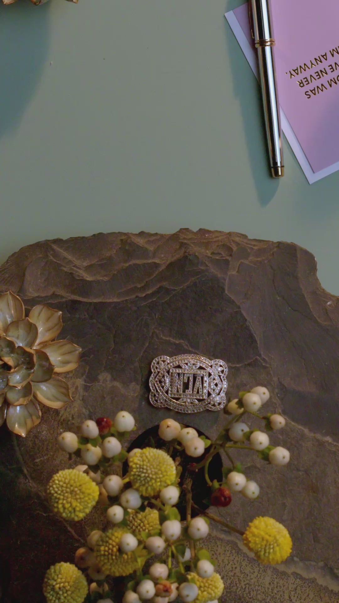 陶器フラワーコレクション 春の花々の魅力を映し出す器 ― 香港発の陶器ブランド「HIUCHI」と