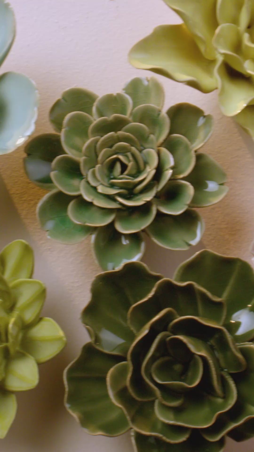 Green Spider Mum Ceramic Wall Flower | Chive